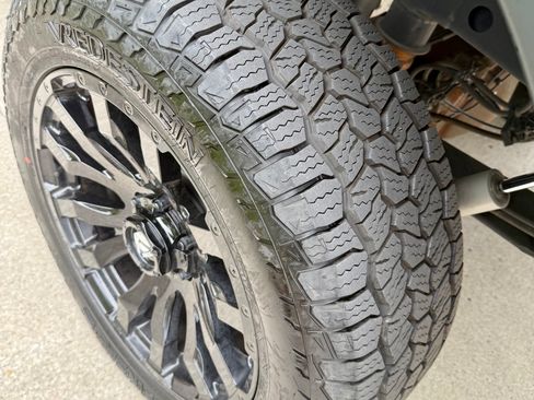 Used 2017 Ford F150 Lariat w/ Equipment Group 502A Luxury AWD/4WD image 19