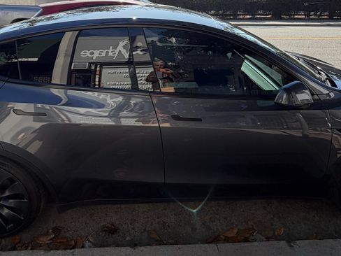 Used 2023 Tesla Model Y Performance image 5