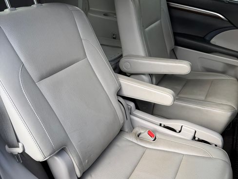Used 2015 Toyota Highlander Limited Platinum AWD/4WD image 20