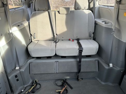 Used 2012 Toyota Sienna LE image 12