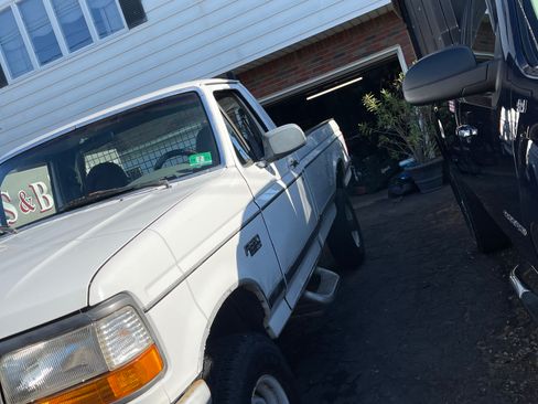 Used 1997 Ford F250 4x4 Regular Cab Heavy Duty image 9