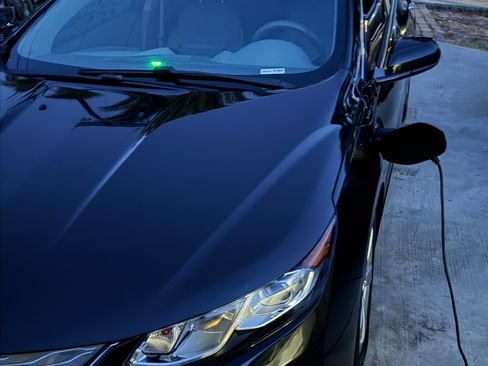 Used 2017 Chevrolet Volt LT w/ Comfort Package FWD image 6