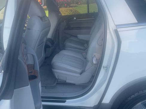 Used 2012 Buick Enclave Premium FWD image 4
