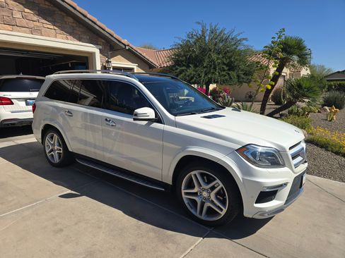 Used 2014 Mercedes-Benz GL 550 4MATIC image 2
