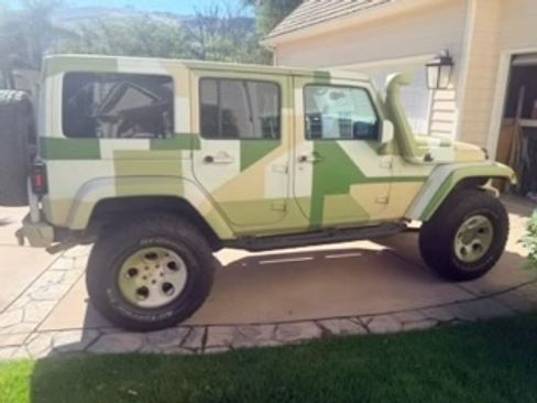 Used 2015 Jeep Wrangler Unlimited Sahara w/ Connectivity Group image 9