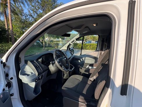 Used 2019 Ford Transit 250 130 Low Roof w/ Exterior Upgrade Package RWD image 8