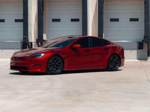 Used 2023 Tesla Model S Standard Range image 1