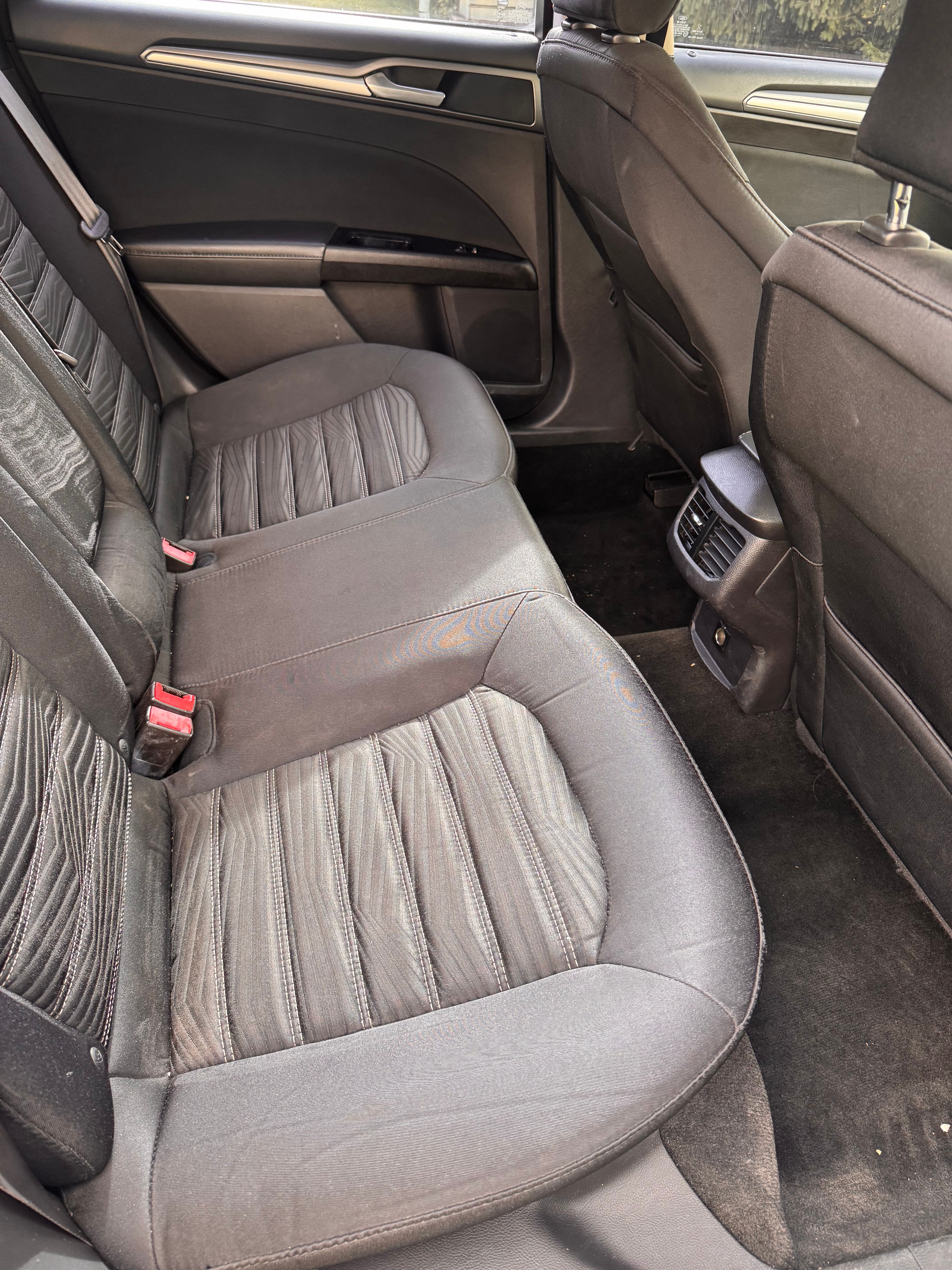 Used 2016 Ford Fusion SE FWD image 9
