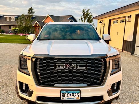 Used 2024 GMC Yukon XL Denali Ultimate AWD/4WD image 2