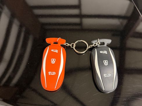 Used 2015 Tesla Model S 85 image 19