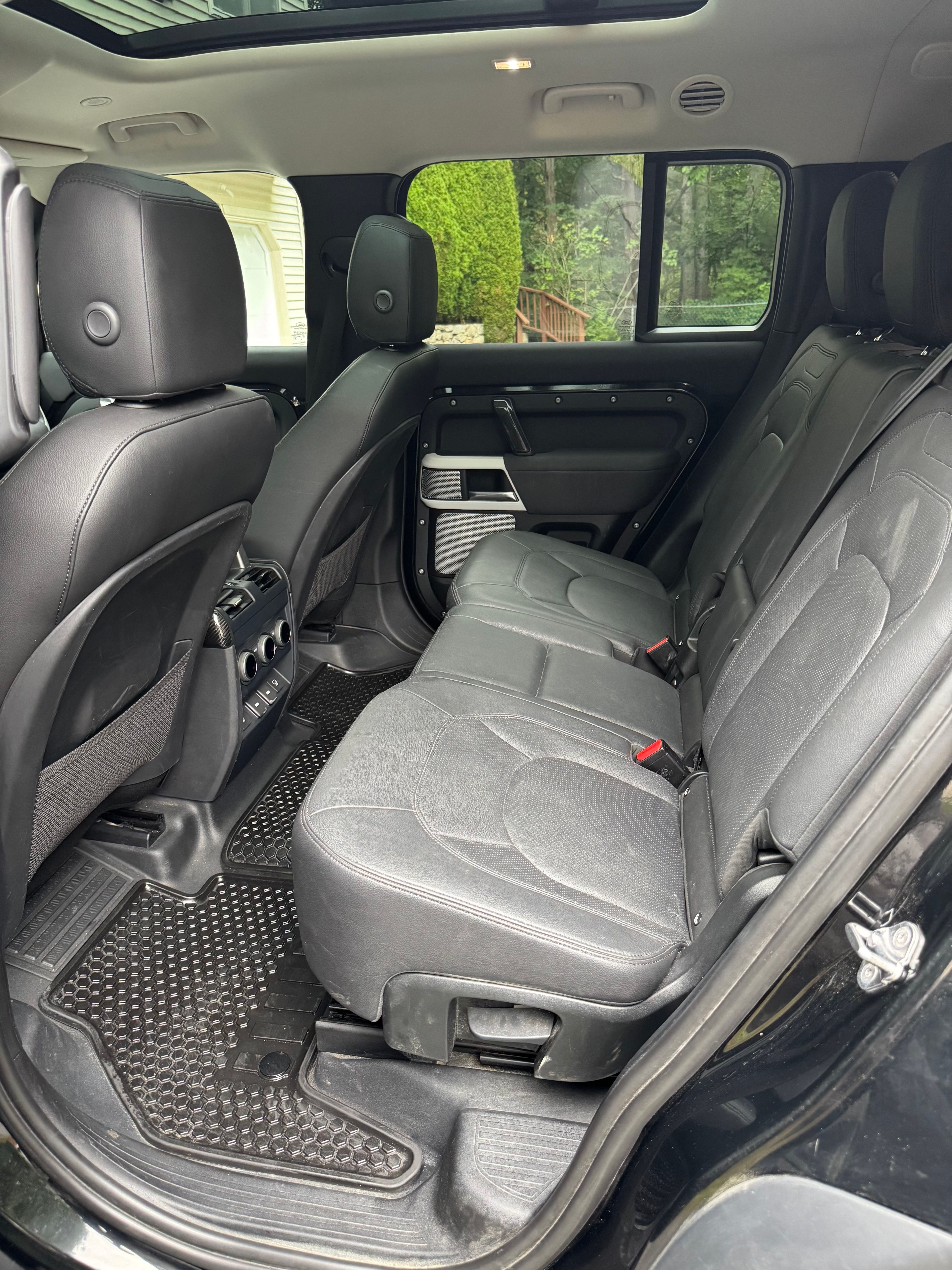 Used 2023 Land Rover Defender 130 SE AWD/4WD image 23