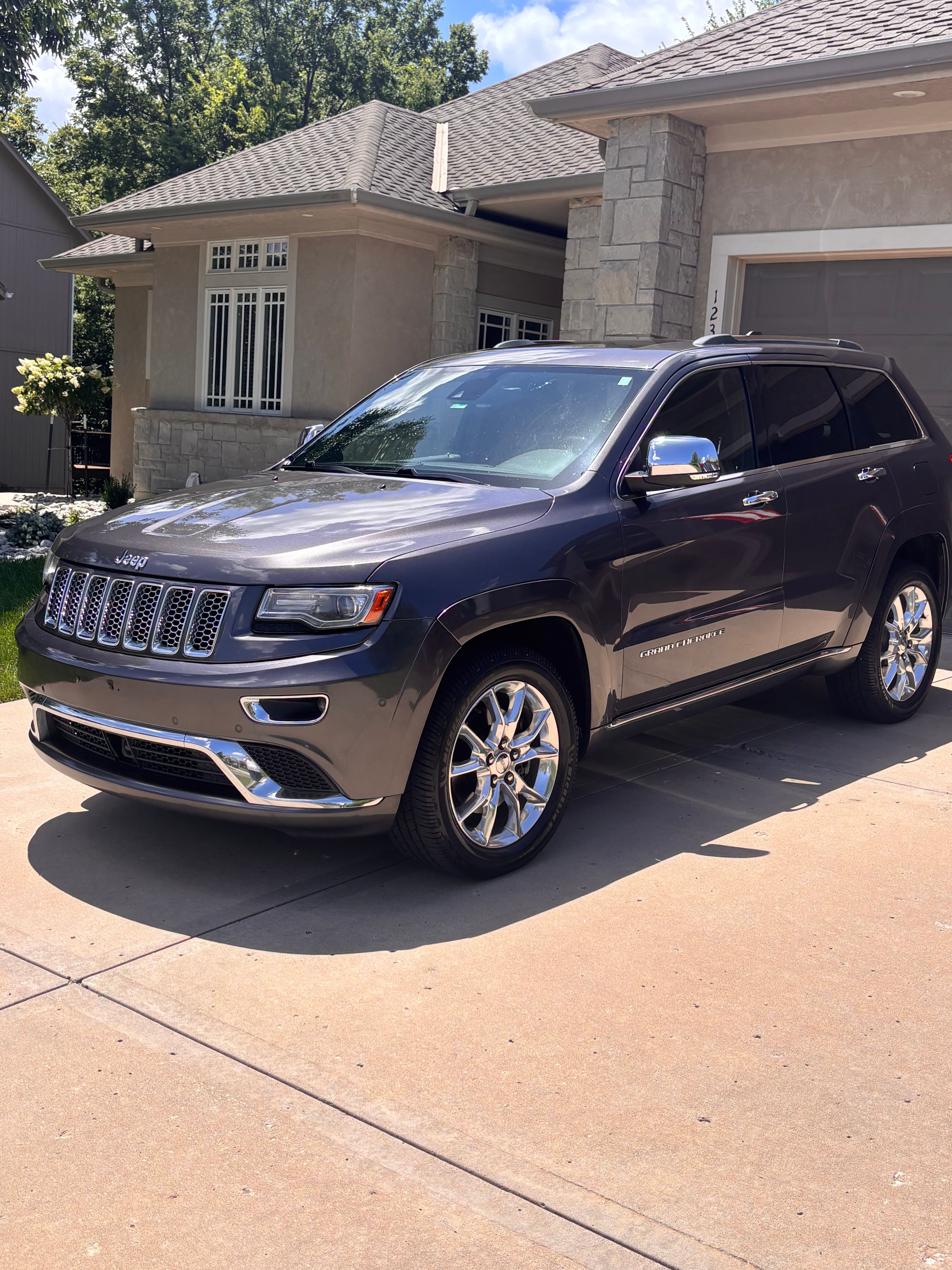 Used 2014 Jeep Grand Cherokee Summit AWD/4WD image 5
