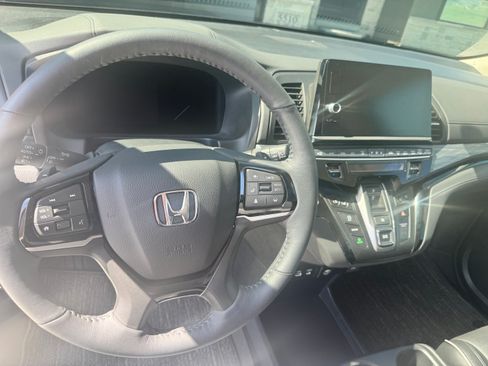 Used 2026 Honda Odyssey Elite image 8