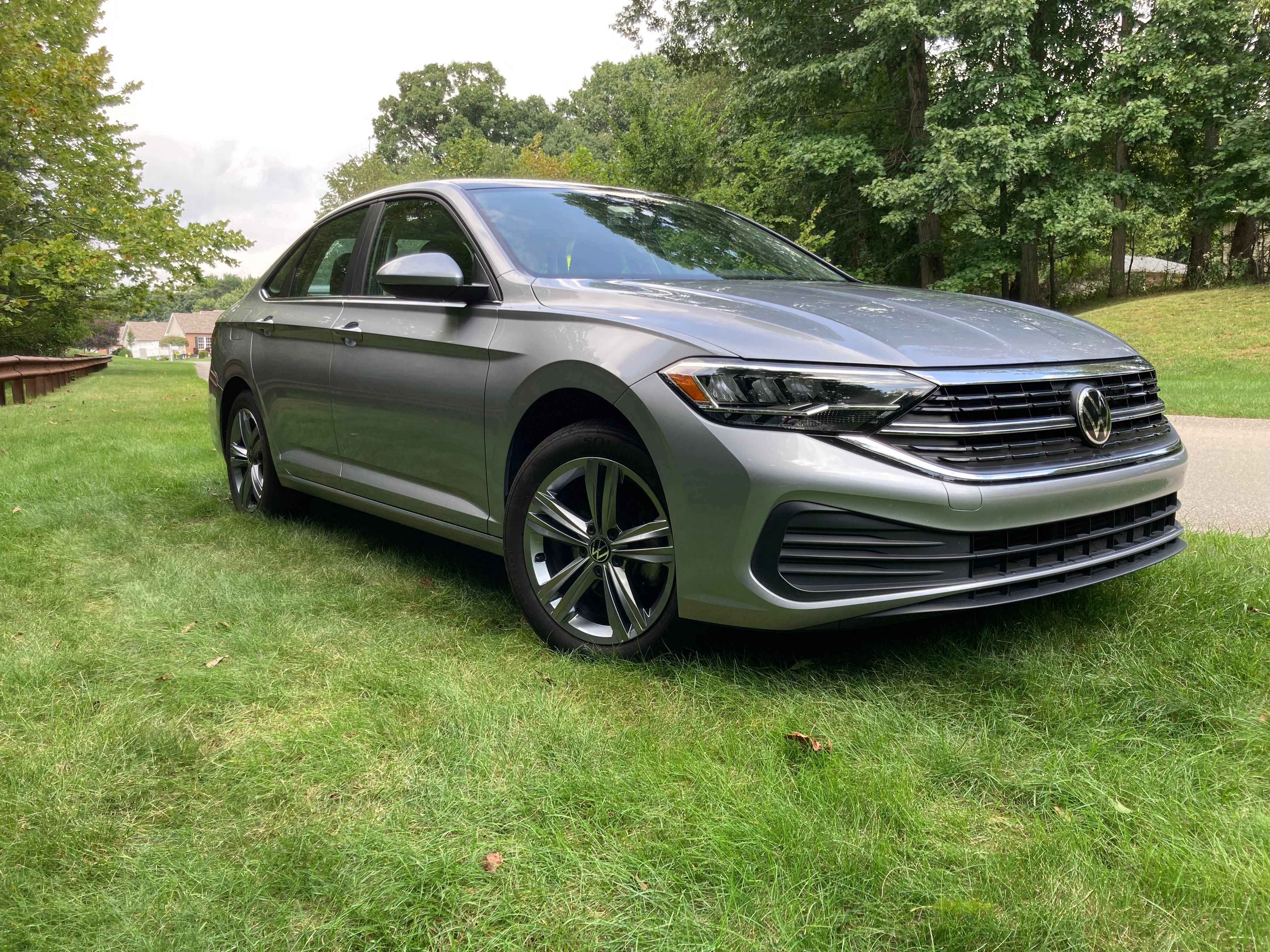 Used 2024 Volkswagen Jetta SE w/ Panoramic Sunroof Package FWD image 6