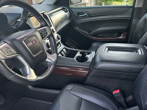 Used 2018 GMC Yukon XL SLT w/ Premium Edition AWD/4WD image 4