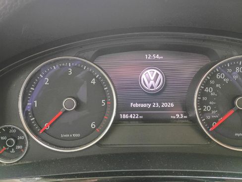 Used 2013 Volkswagen Touareg Sport image 11