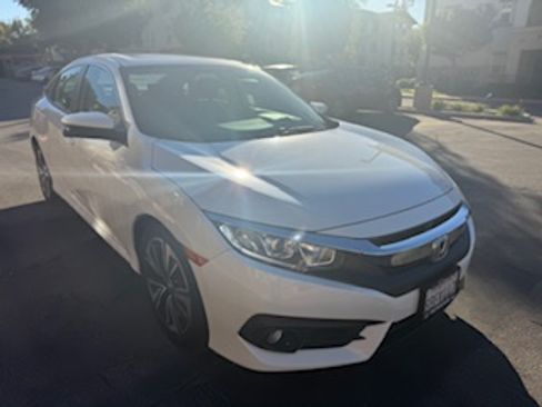 Used 2018 Honda Civic EX-T image 8