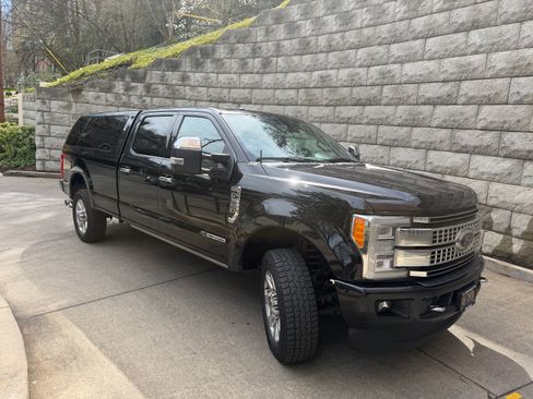 Used 2017 Ford F350 Platinum w/ Platinum Ultimate Package image 4