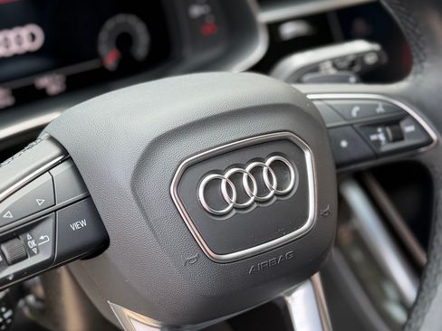 Used 2022 Audi Q7 3.0T Premium Plus w/ Premium Plus Package AWD/4WD image 11