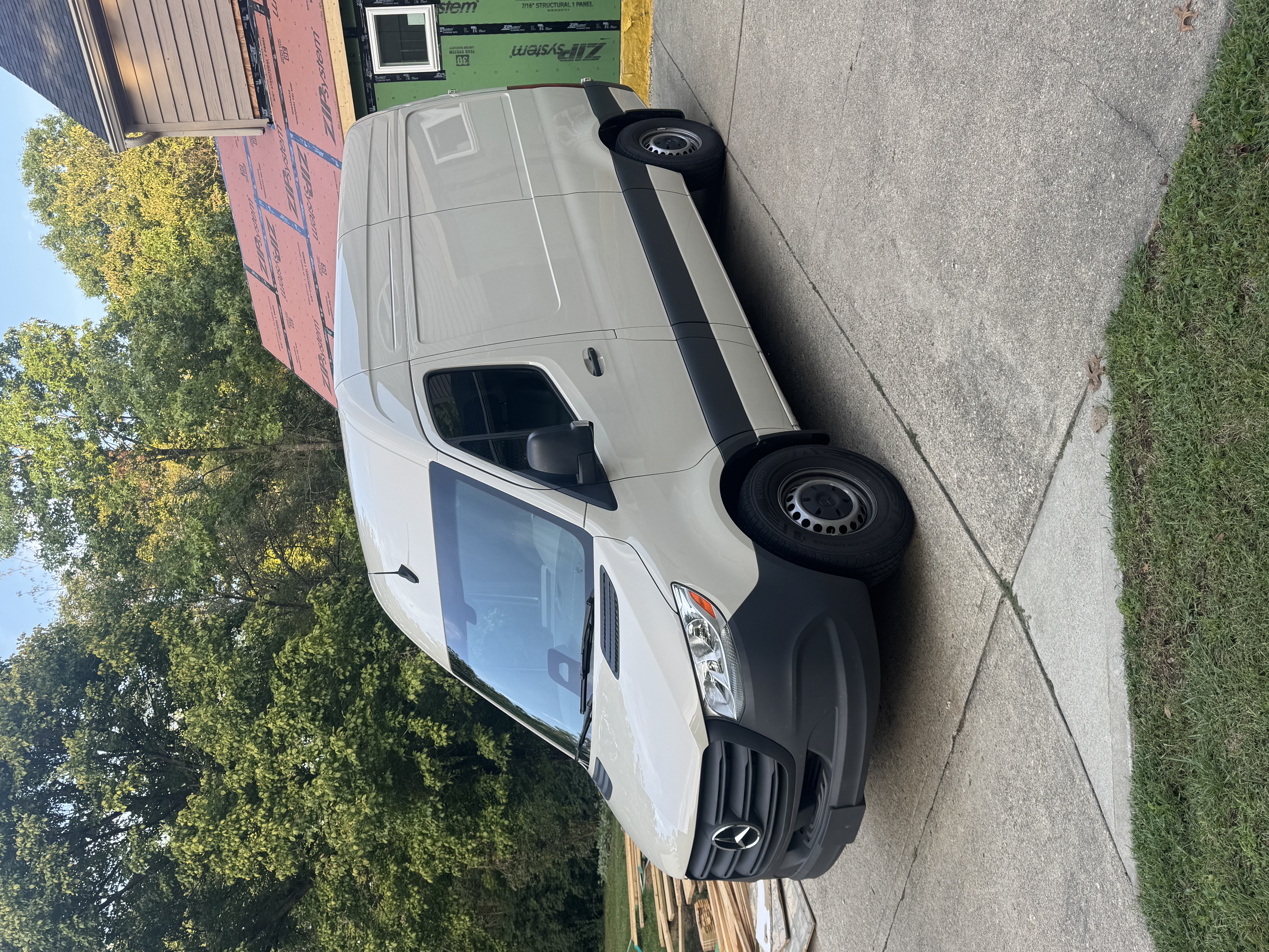 Used 2025 Mercedes-Benz Sprinter 2500 image 4