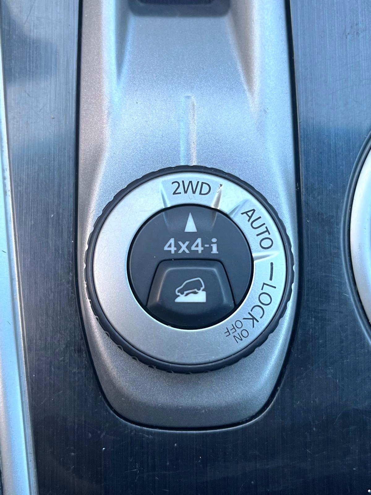 Used 2017 Nissan Pathfinder SV AWD/4WD image 16