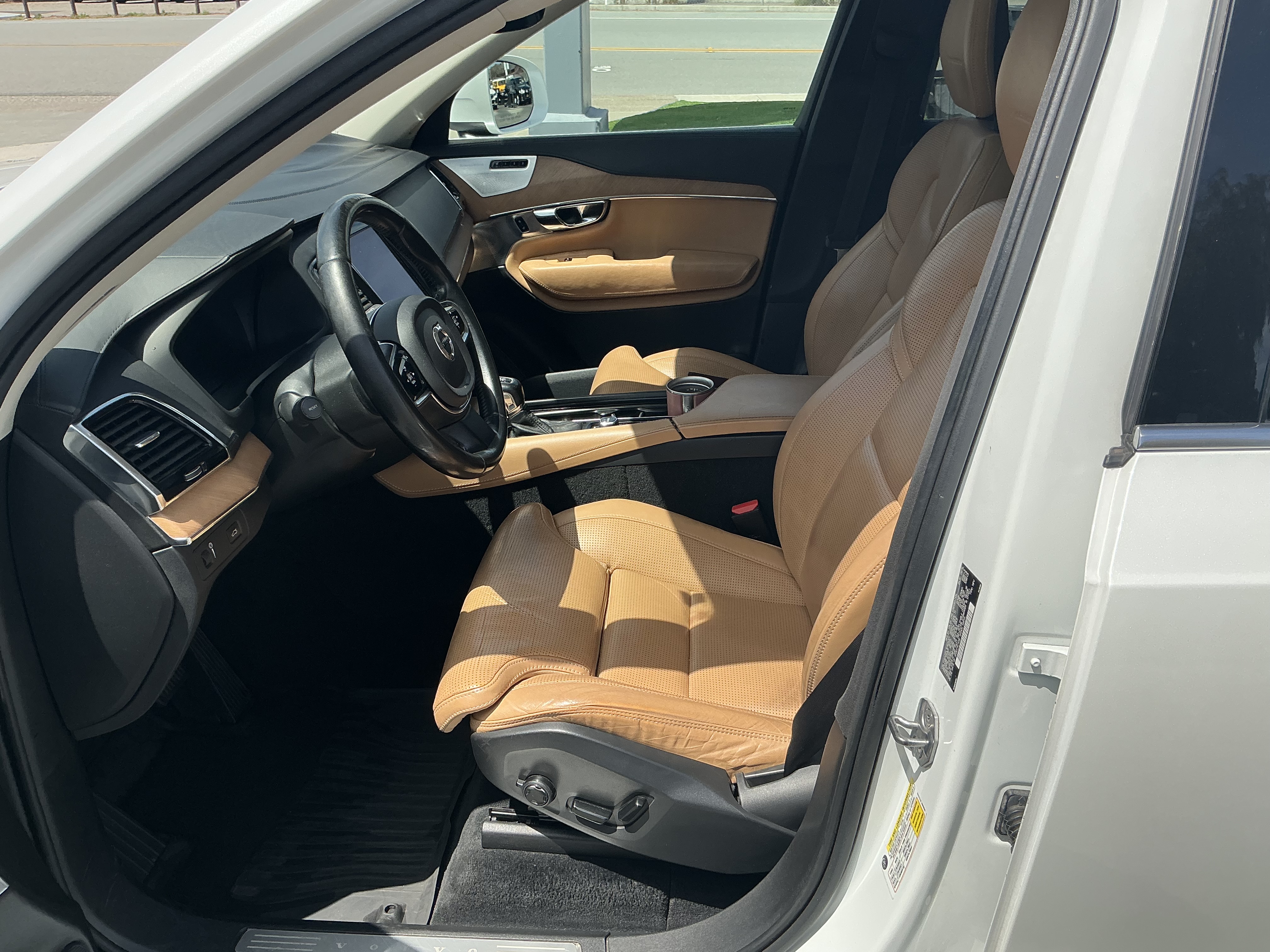 Used 2016 Volvo XC90 T6 Inscription w/ Vision Package AWD/4WD image 10