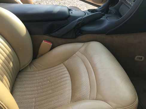 Used 2000 Chevrolet Corvette Convertible w/ Performance Handling Pkg image 10