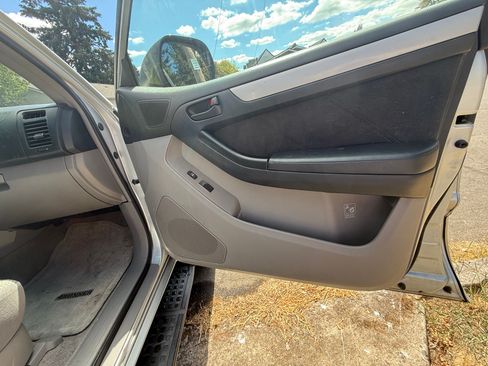 Used 2005 Toyota 4Runner SR5 AWD/4WD image 25