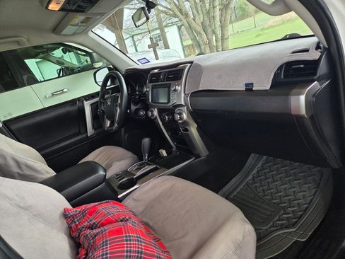 Used 2018 Toyota 4Runner SR5 image 9