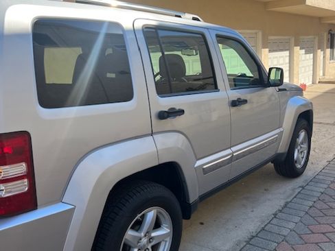 Used 2010 Jeep Liberty Limited w/ Trailer Tow Class III Group image 1