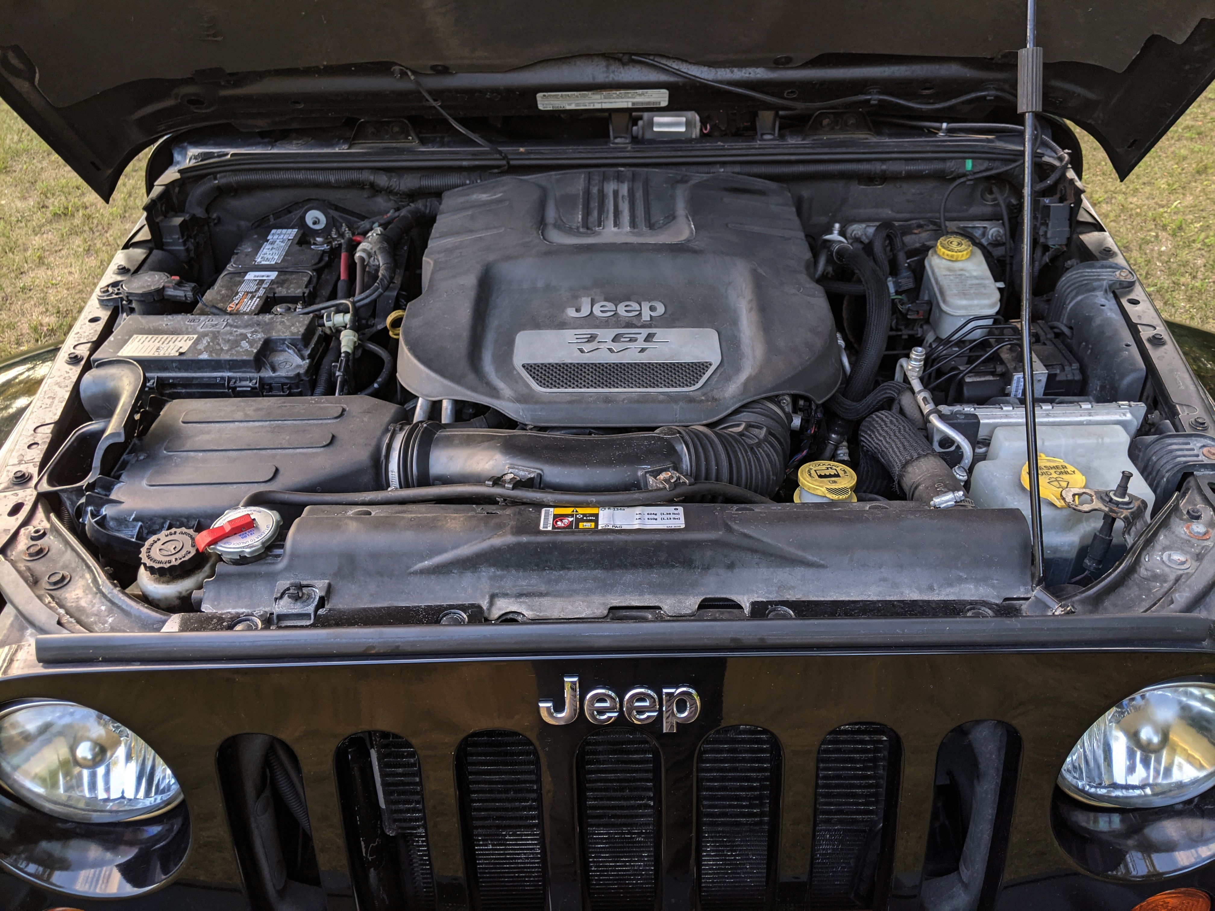 Used 2012 Jeep Wrangler Unlimited Rubicon AWD/4WD image 12