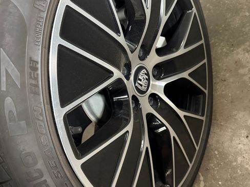 Used 2020 Porsche Taycan AWD/4WD image 12