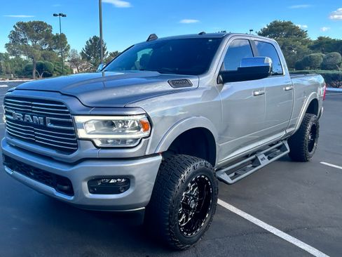 Used 2022 RAM 2500 Laramie AWD/4WD image 2