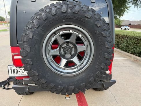 Used 2005 Jeep Wrangler Unlimited Rubicon w/ Security Group AWD/4WD image 16