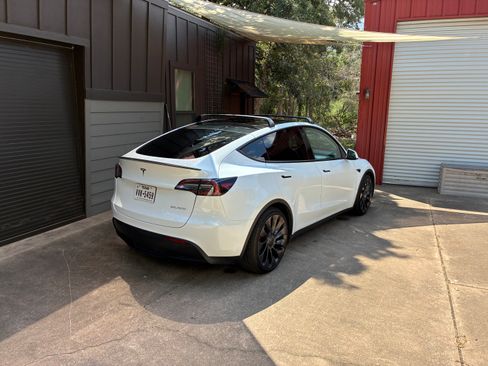 Used 2023 Tesla Model Y Performance AWD/4WD image 18