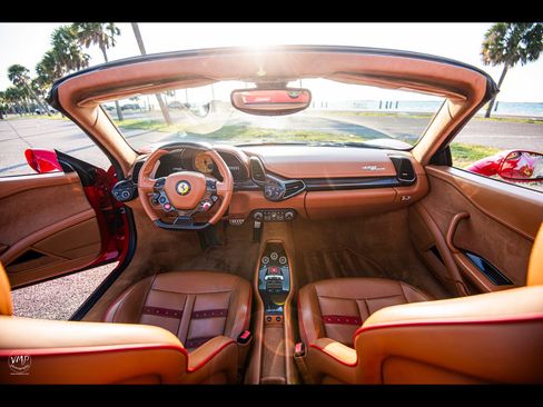 Used 2015 Ferrari 458 Spider image 5