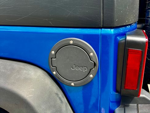 Used 2015 Jeep Wrangler Sport AWD/4WD image 9