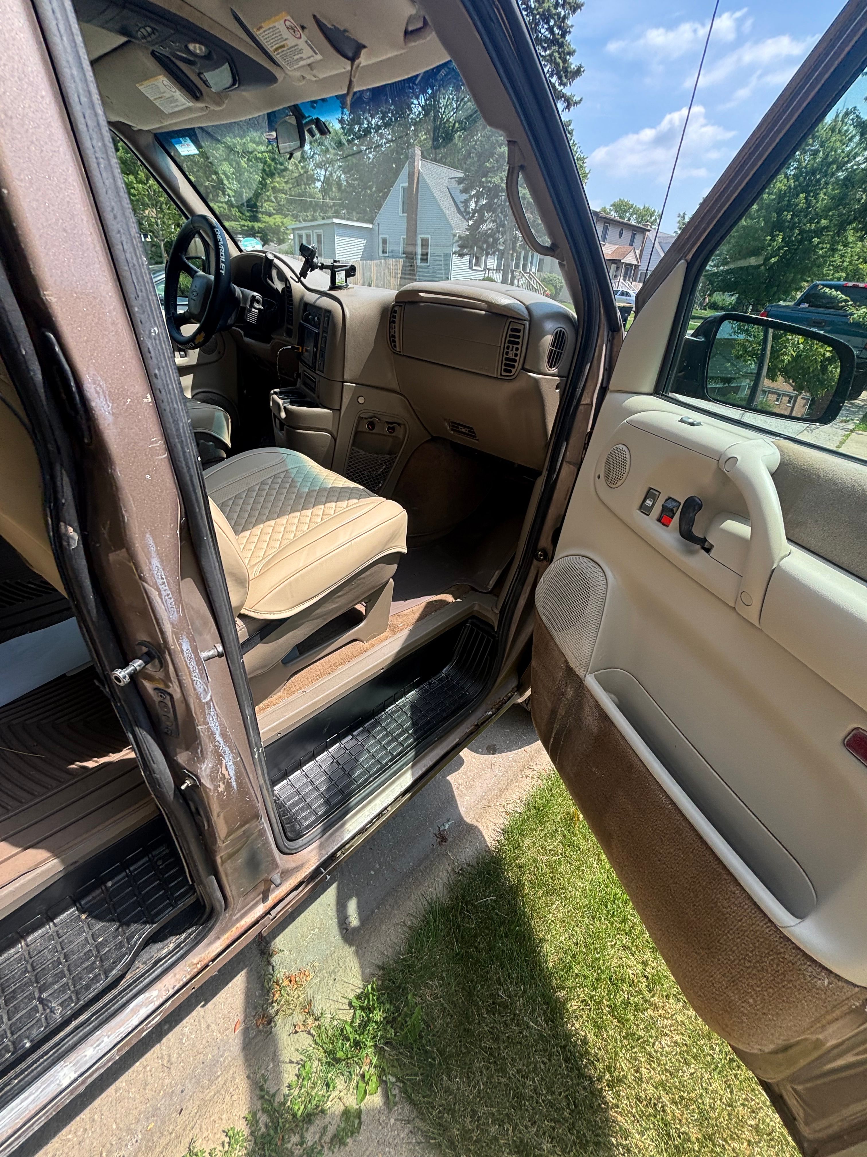 Used 2003 Chevrolet Astro Passenger AWD w/ LT Preferred Equipment Group image 12