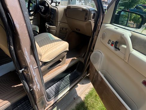 Used 2003 Chevrolet Astro Passenger AWD w/ LT Preferred Equipment Group image 12