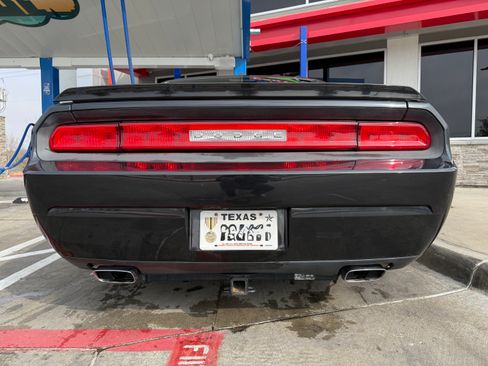 Used 2010 Dodge Challenger R/T image 12