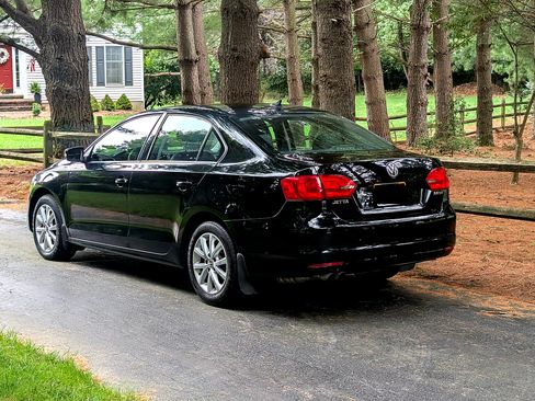 Used 2012 Volkswagen Jetta SE FWD image 12