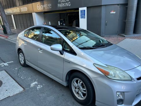 Used 2011 Toyota Prius Four w/ Solar Roof Pkg image 5