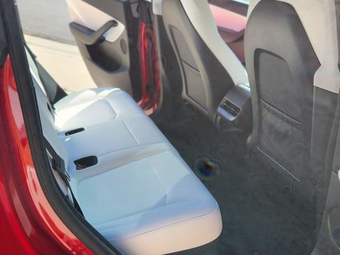 Used 2022 Tesla Model Y Performance image 14