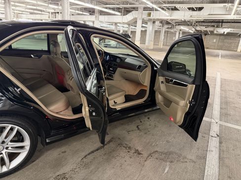 Used 2014 Mercedes-Benz C 250 Sedan image 8