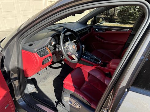 Used 2015 Porsche Macan S image 25