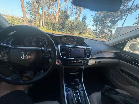 Used 2017 Honda Accord EX-L image 10