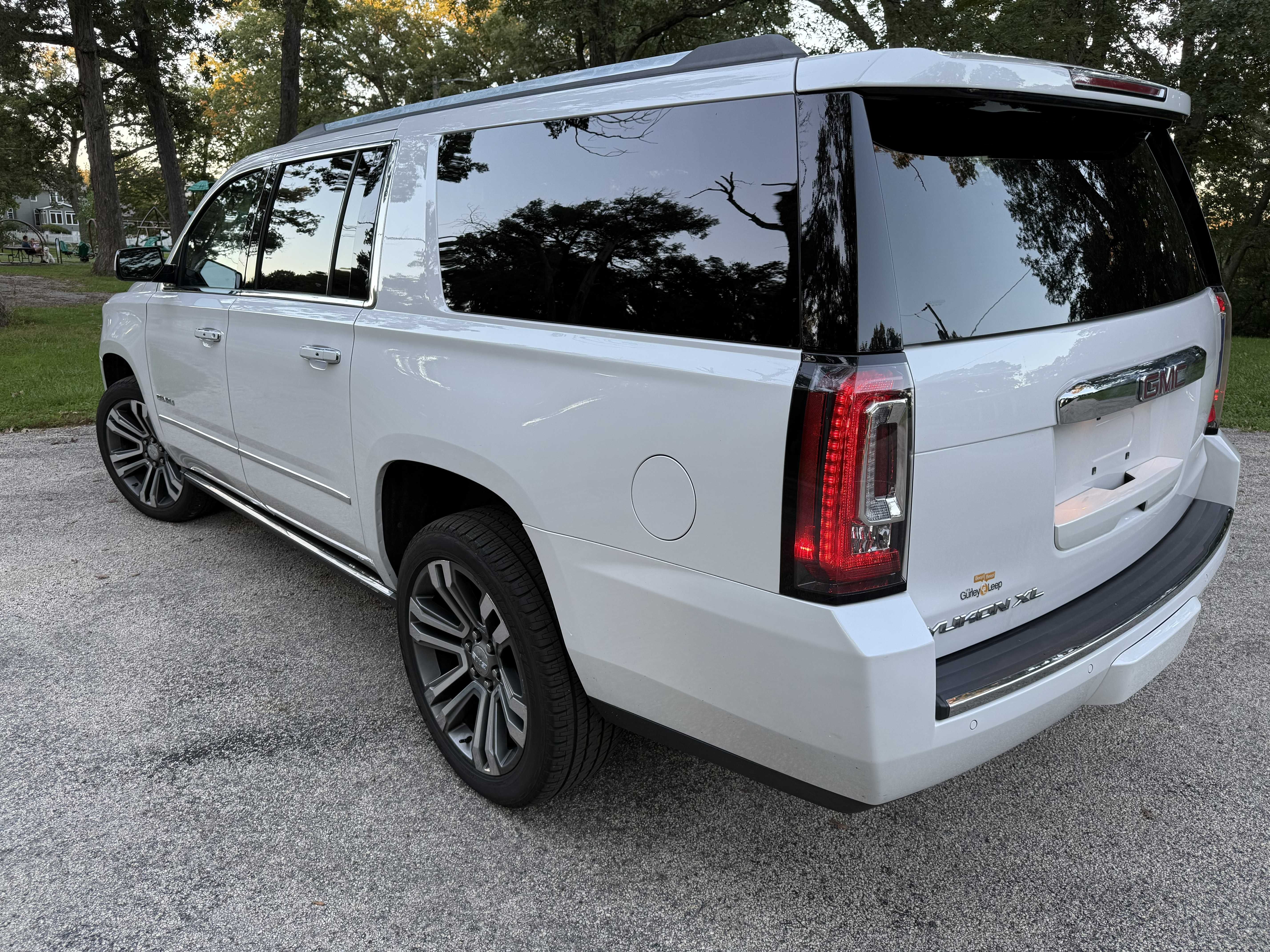 Used 2019 GMC Yukon XL Denali w/ Denali Ultimate Package AWD/4WD image 5