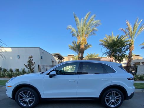 Used 2021 Porsche Cayenne image 4