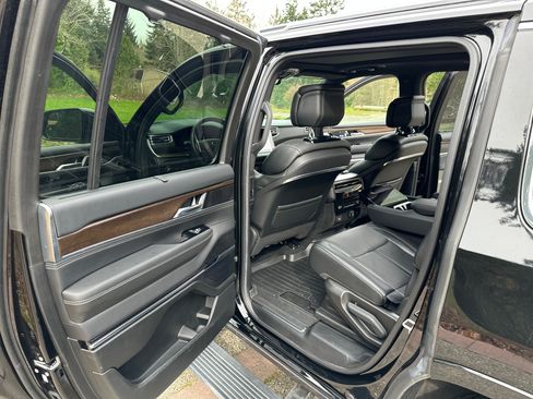 Used 2022 Jeep Grand Wagoneer Series I w/ HD Trailer Tow Package image 8