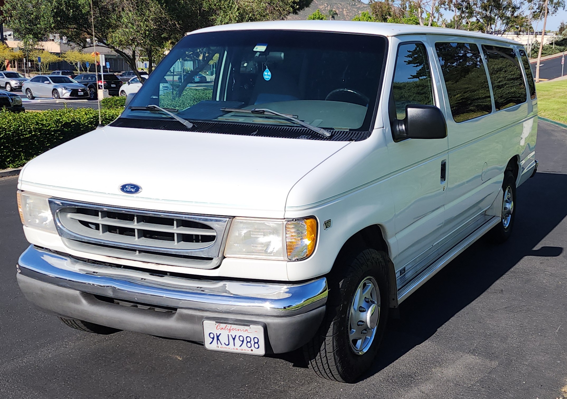 Used 1999 Ford E-350 and Econoline 350 Club Wagon RWD image 1